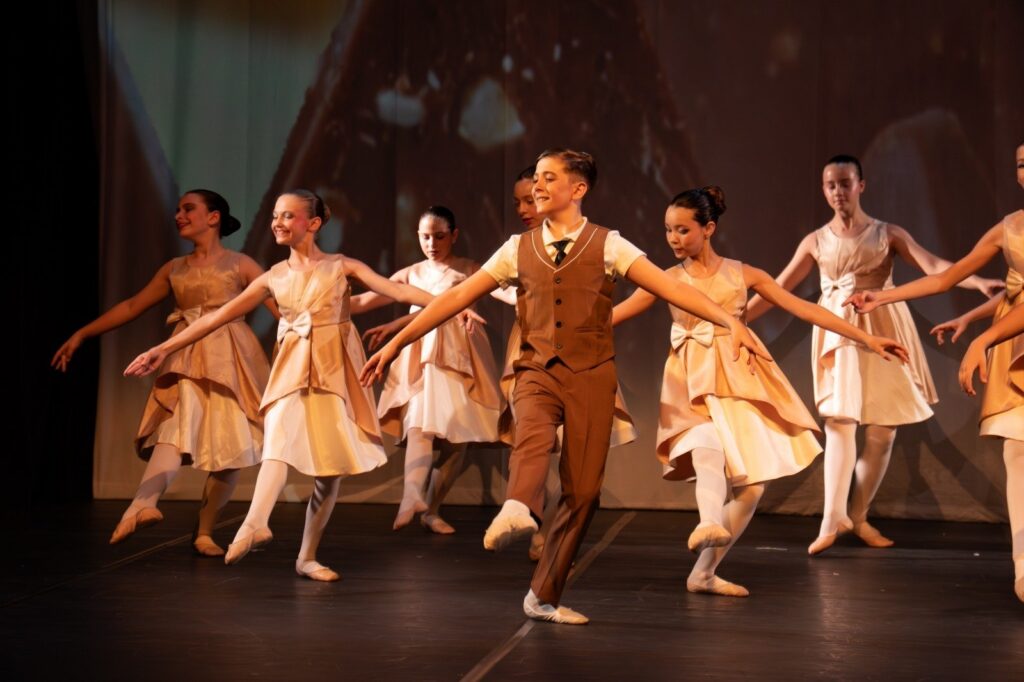 Ragazzi alla The Moving Factory di Losone nel balletto «Swiss» 2026.