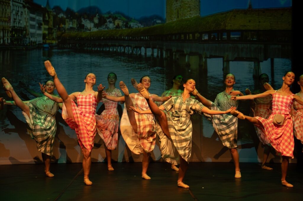 Ragazzi alla The Moving Factory di Losone nel balletto «Swiss» 2026.